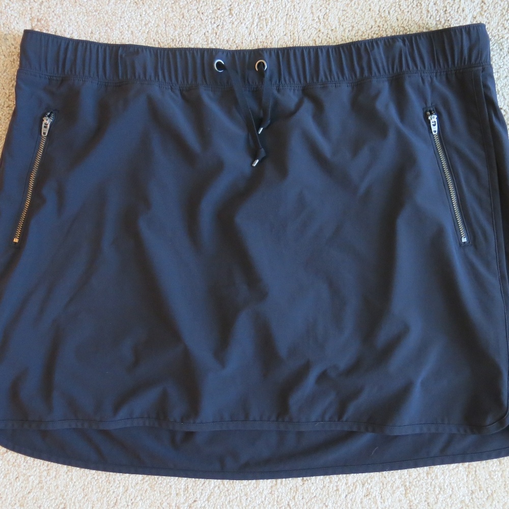 ATHLETA Athletic Skirt Built in Shorts Black